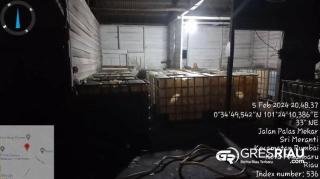 Gudang Minyak di Depan Swalayan O2 Kebal Hukum, 20 Ton Minyak Subsidi di Selundupkan Perhari !