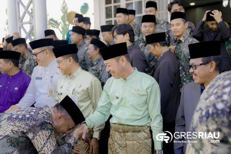 Bupati Rohil Lepas Kafilah Rohil Ikuti MTQ Tingkat Provinsi di Kota Dumai