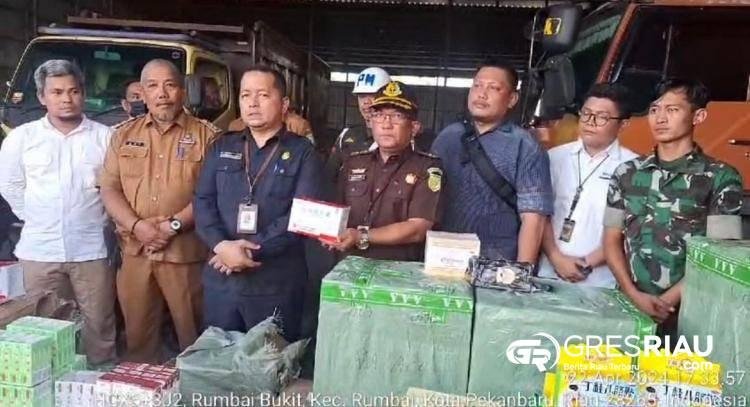 Tim Gabungan BBPOM Pekanbaru Grebek Gudang Penyimpanan Kosmetik dan Obat Ilegal