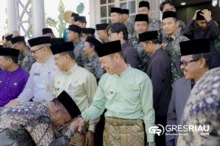 Bupati Rohil Lepas Kafilah Rohil Ikuti MTQ Tingkat Provinsi di Kota Dumai