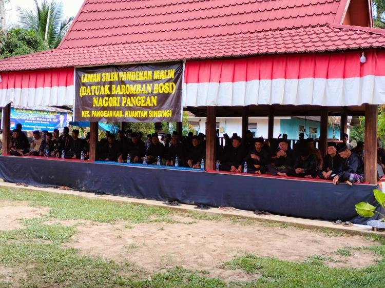 Masyarakat Pangean Kesal Dengan Sikap Protokoler Bupati Kuansing Yang Coret Nama Mardianto Manan Dalam Roudown Acara 