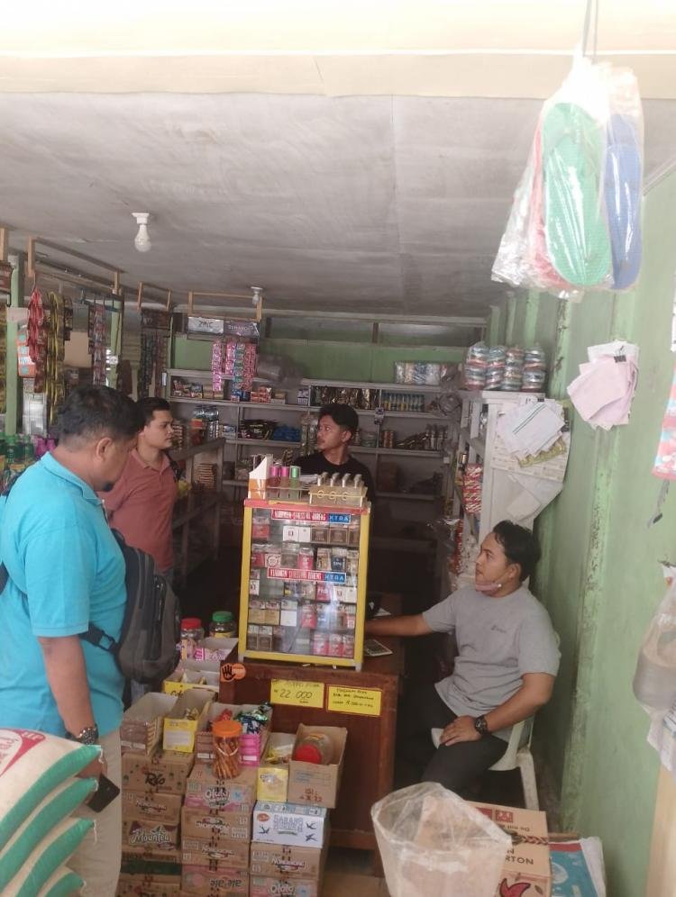 Respon Cepat Kanit Reskrim Polsek Cerenti Cek Ke TKP di Duga beredarnya Rokok Ilegal di sebuah warung  OML Kecamatan inuman 