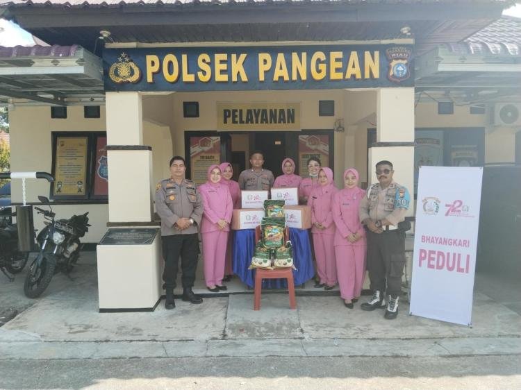 Polsek Pangean bersama Bhayangkari  berbagi Bantuan Sosial Kepada Masyarakat Kecamatan Pangean