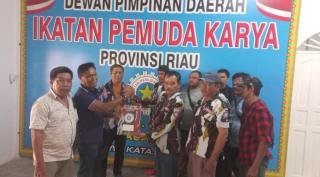 DPD IPK Riau Serahkan SK Kepengurusan Satgas Inti Maha Sakti Karya