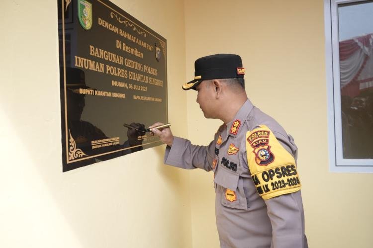 Kapolres Kuansing Bersama Bupati Kuansing Resmikan Bangunan Gedung Polsek Inuman