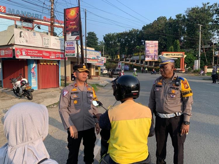 Waka Polres Kuansing Pimpin Pengecekan Kelengkapan Kendaraan Bermotor Dalam Operasi Patuh Lancang Kuning 2024