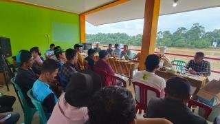 Kapolsek Cerenti Hadiri Tekhnikal Meeting dan Pencabutan Undian Pacu Jalur Hari Kedua di Tepian Nyiur Melambai Desa Sikakak