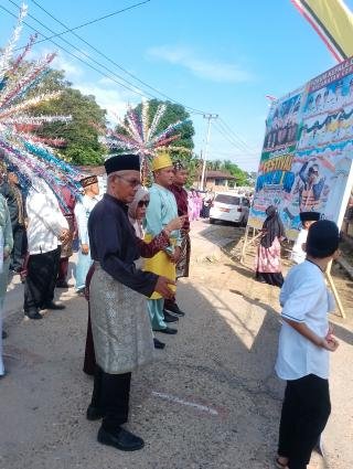 Pembukaan Pacu Jalur di Tepian Nyiur Melambai Kecamatan Cerenti di Hari Pertama Ribuan Masyarakat Menyaksikan Pacu Jalur