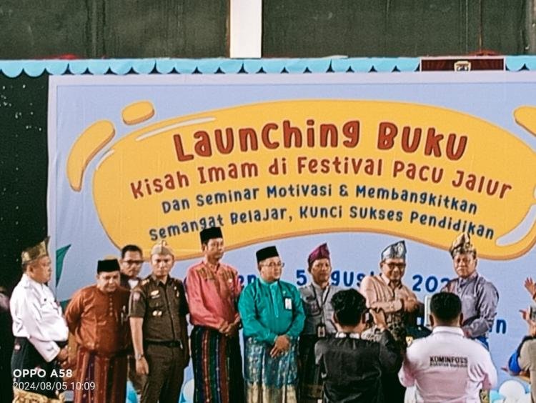 Bupati Kuansing Resmi Launching Buku Bunda Literasi Kuansing Menggangkat Kisah Imam Di Festival