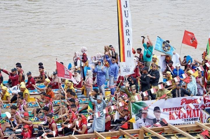 Pembukaan Pacu Jalur Even Nasional Tepian Narosa, Teluk Kuantan berlangsung sukses dan meriah