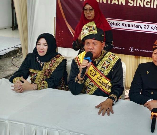 Generasi Milenial Heran, Suhardiman Gonta-ganti Istri Mendaftar ke KPU Kuansing