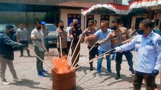 Polres Siak Gelar Press Release Penangkapan Pemilik 7 Kg Daun Ganja Di Perawang