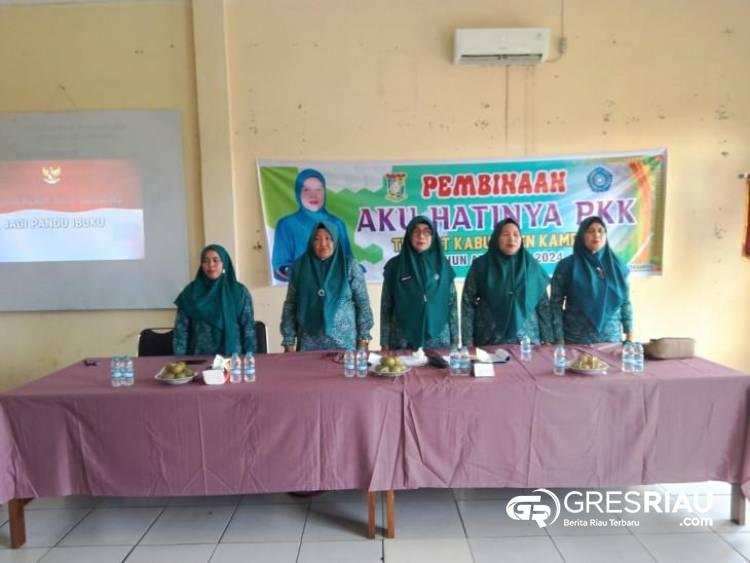 Hj.Hermida SPd dan Tim PKK Kampar Kiri Gelar Sosialisasi dan Pembinaan PKK Kabupaten Kampar