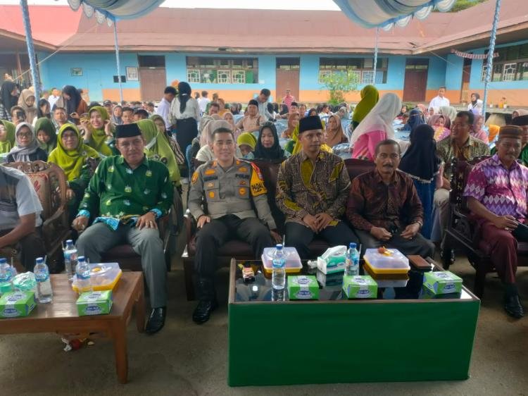 Kapolsek Kempas Hadiri Reuni Akbar, Ajak Alumni Wujudkan Pilkada Riau 2024 Damai dan Kondusif.