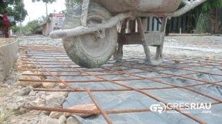 Semenisasi Jalan PUPR Provinsi Riau Di Desa IV Koto Setingkai, Tim Ahli Kontruksi Tanya Dokumennya : Besi Menarik dan Beton Menahan !