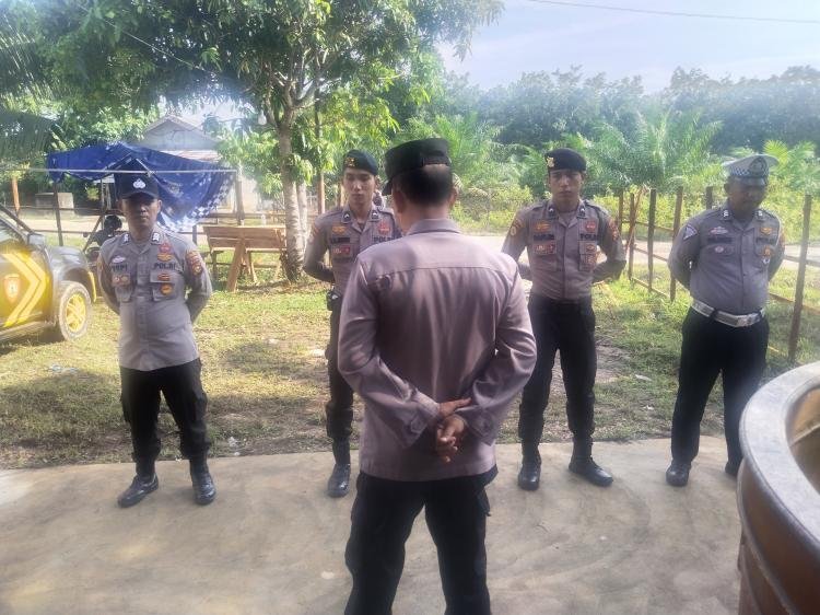 Personil Polres Kuansing Laksanakan Apel Pam Gudang Logistik KPU dalam Rangka Operasi Mantap Praja LK 2024