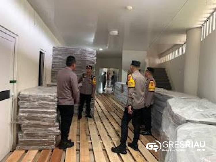 Wakapolres Kampar Cek Gudang Logistik KPU Kampar, Pastikan Aman Terlaksana Pilkada 2024