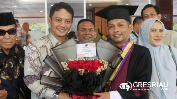 Azwendi Fajri Tambah Prestasi, Gelar Magister Manajemen dari Universitas Lancang Kuning
