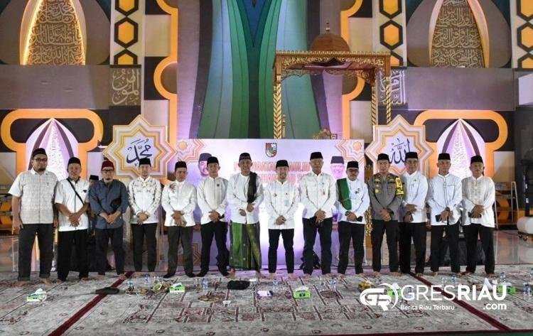 Pimpinan DPRD dan ASN Hadiri Acara di Masjid Agung Al Firdaus
