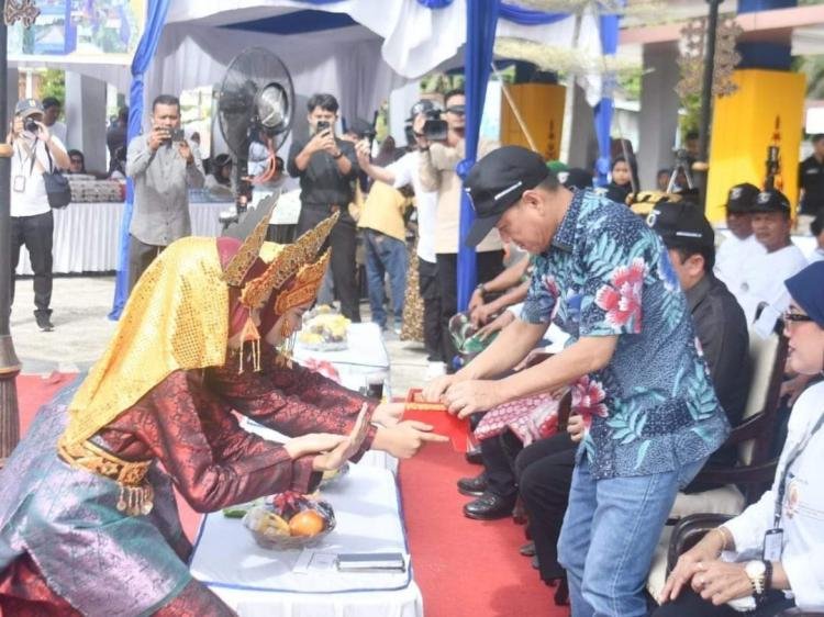 Pj Bupati Kampar Dorong Pelestarian Lingkungan di Festival Bakuok Bersih