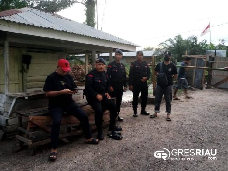 Diduga Menyalahi Perintah, Brimob Polda Riau Jaga Kebun Sawit di Rantau Bais