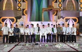 Pimpinan DPRD dan ASN Hadiri Acara di Masjid Agung Al Firdaus
