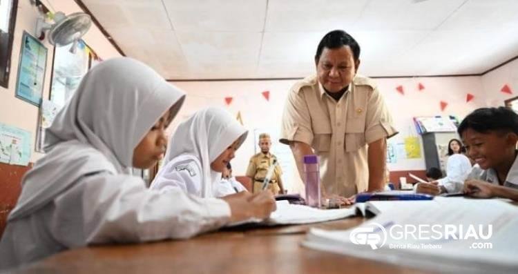 Presiden Prabowo Tinjau Program MBG di Bogor, Tegaskan Komitmen untuk Anak Bangsa