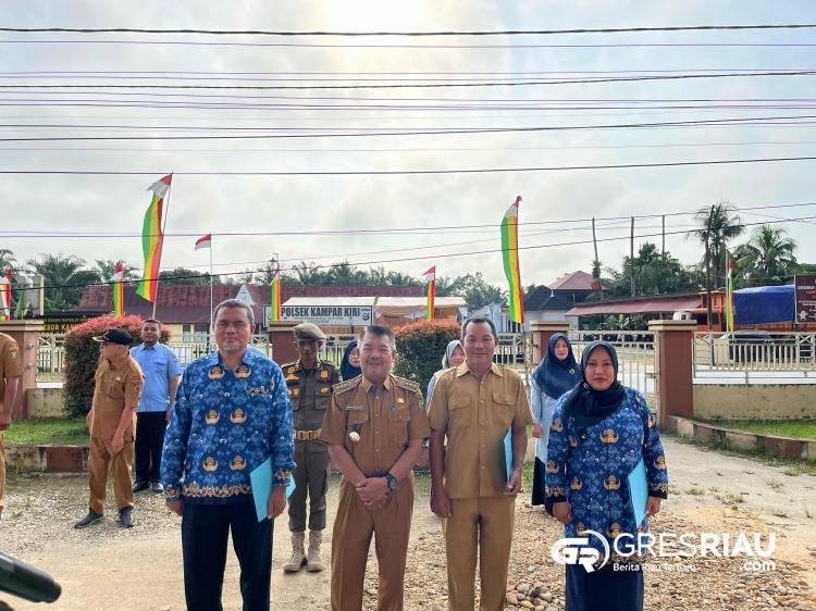 Camat Serahkan SK Pelaksana Tugas Eselon IV di Lingkungan Kampar Kiri Sebagai Motifasi dan Tanggung Jawab !
