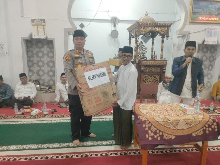 Polsek Pangean Hadiri Safari Ramadhan di Masjid Al- Mukmin di Desa Pulau Deras Kecamatan Pangean Dalam Rangka Ops Tertib Ramadhan LK 2025