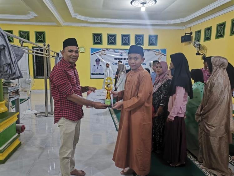 Penutupan dan Pembagian Hadia Gebyar Ramadhan dan MTQ Oleh PEMDES Pembatang Telah Selesai 