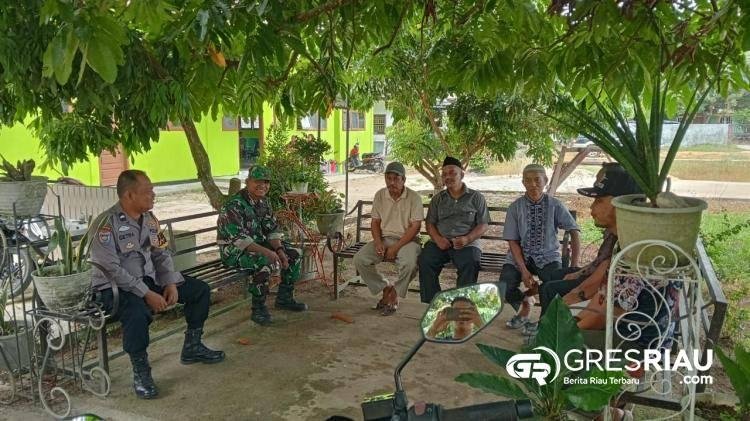 Bhabinkamtibmas Gunung Sari dan Gunung Mulya Sambangi Warga, Sampaikan Pesan Kamtibmas!