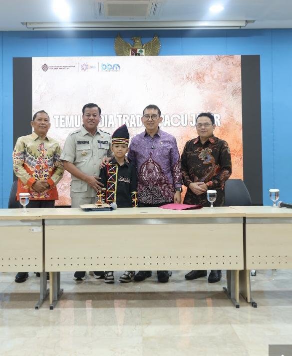 Bupati Kuansing: Serahkan Surat Permohonan Pacu Jalur Ke Menteri Kebudayaan Untuk Daftarkan Ke Unesco
