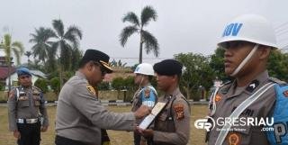 Polri Bersihkan Anggota Nakal:  Kapolres Kampar Pimpin Upacara PTDH Bripka Helmi Kasdi!