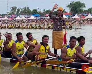 Jalur Bintang Emas  Sang Juara Festival Pacu Jalur Di Tepian Narosa di Tahun 2025