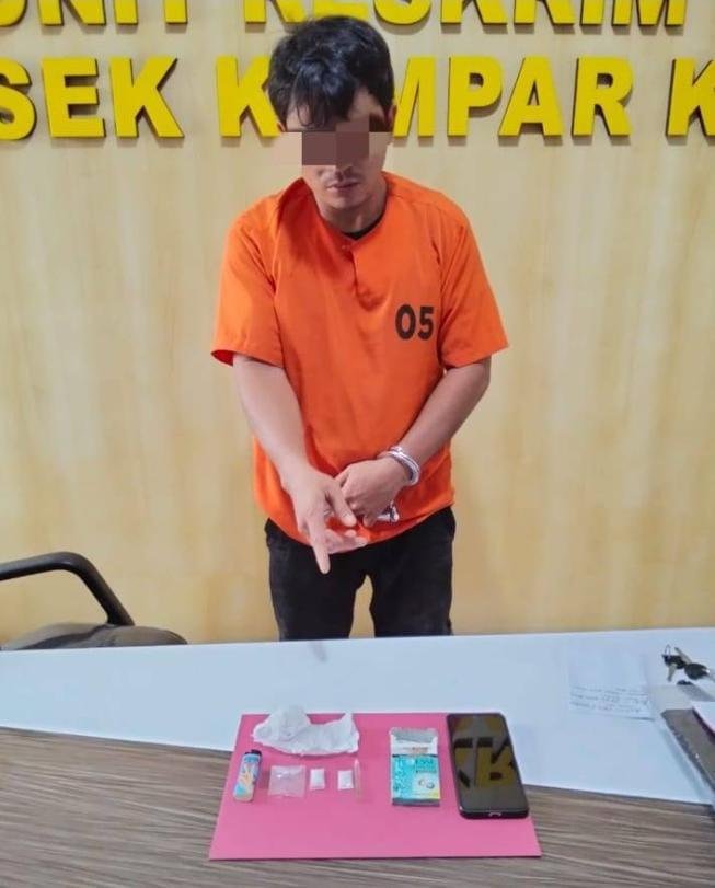 Seorang Pria Remaja Asal Kuansing, Polsek Kampar Kiri Tangkap Pelaku Narkoba Saat Mengendarai Sepeda Motor
