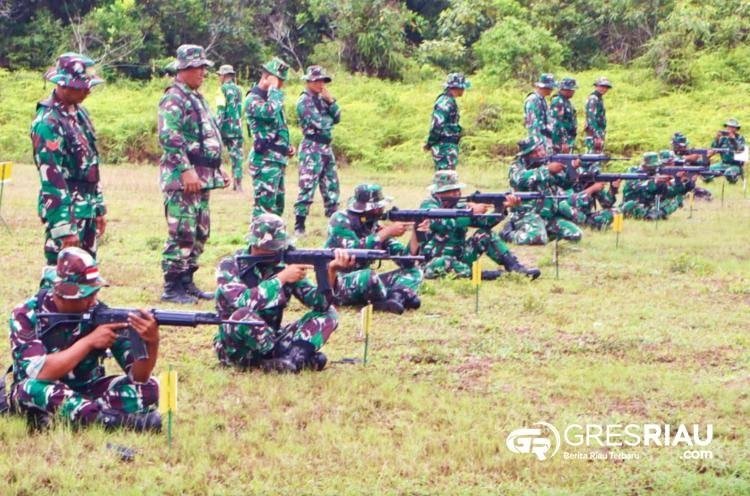 Kodim 0313/KPR Tingkatkan Kemampuan Prajurit Melalui Latihan Menembak Terukur