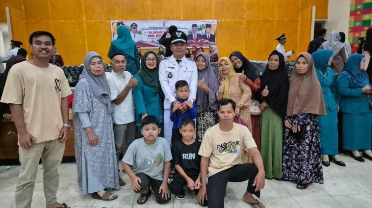 Dilantik sebagai Kades, Roni Aprialis Siap Lanjutkan Program Pembangunan Desa Tanah Bekali