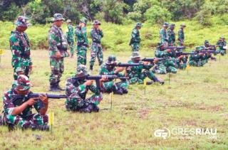 Kodim 0313/KPR Tingkatkan Kemampuan Prajurit Melalui Latihan Menembak Terukur