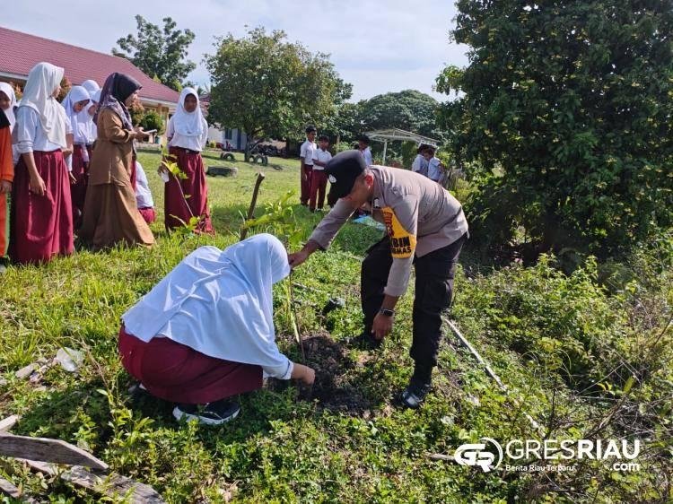Sambangi SD Kuntu Darussalam, Polisi Gelar Sosialisasi Green Policing dan Tanam Pohon: Jadi Agen Perubahan!