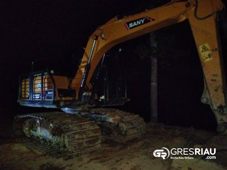 Camat Bicara Namun Kades Bungkam: Alat Berat Pengusaha Syam Terlibat Dugaan Rambah Hutan ?