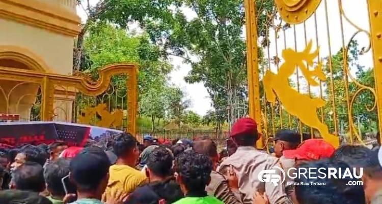 Jembatan Sungai Sarik: PJ Kades Ungkap Sudah Sampai ke Bupati, Pembangunan 2026 Realisasinya!