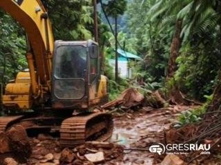 Kepala Desa Dituding Tak Responsif Terhadap Wartawan: Ada Alat Berat Di Pedalaman Kampar Kiri Hulu