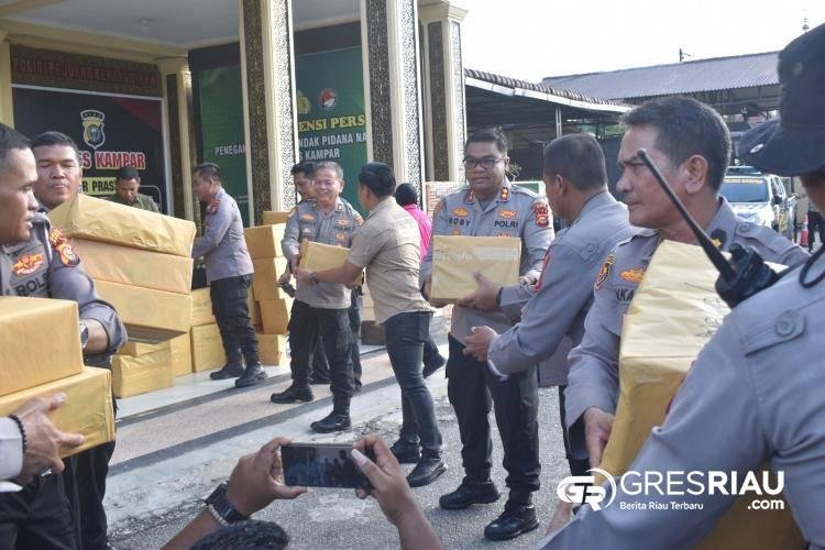 AKBP Boby Pimpin Aksi Kemanusiaan, Polres Kampar Kirim Bantuan untuk Korban Banjir Sumbar