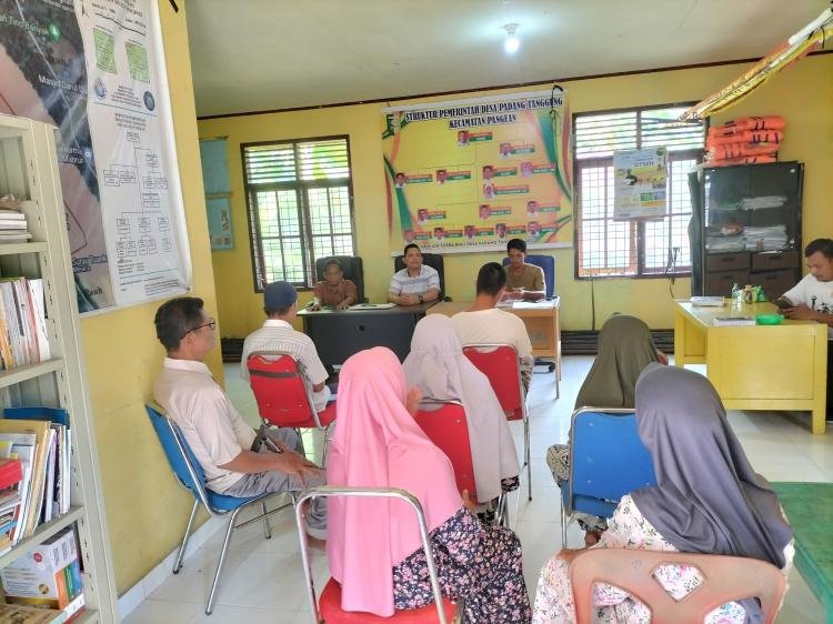 Penyaluran Bantuan Langsung Tunai Dana Desa ( BLT DD ) Ekstrem Tahun 2025 di Desa Padang Tanggung , Kecamatan Pangean Kembali disalurkan