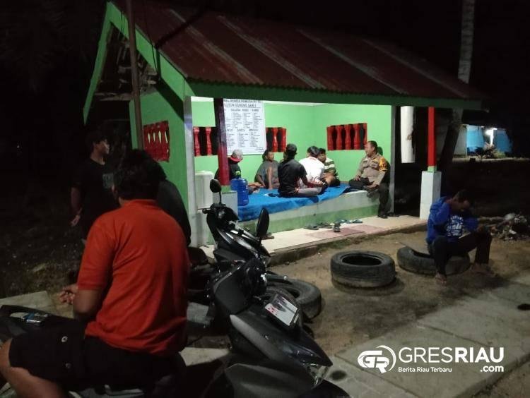 Bhabinkamtibmas Gunung Sari Polsek Kampar Kiri Perkuat Kemitraan dengan Satkamling: Jaga Keamanan Lingkungan!