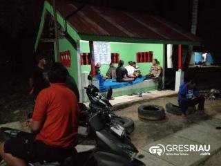 Bhabinkamtibmas Gunung Sari Polsek Kampar Kiri Perkuat Kemitraan dengan Satkamling: Jaga Keamanan Lingkungan!