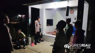 Kapolsek Kampar Kiri Hilir Gerakkan Green Satkamling, Sapa Warga di Pos Kamling, Kapolsek: Jaga Keamanan & Lestarikan Alam!