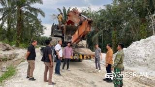 TNI-Polri Berhasil Amankan Pekerja dan Alat Berat Tambang Ilegal di Kampar