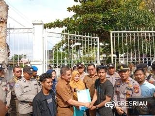 Dugaan Jual Beli LKS di Sekolah, Plh Kadisdikpora Kampar: Kami Akan Bertindak!