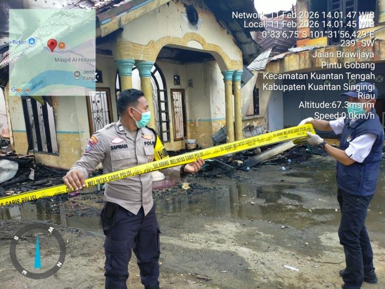 Gerak Cepat Polsek Kuantan Tengah Amankan TKP Kebakaran, Kerugian Capai Rp1 Miliar